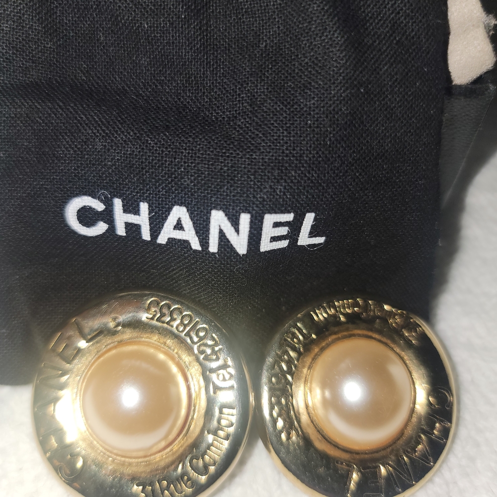 Chanel Gold Pearl Earrings AUTHENTIC WITH BOX REDUCED FIRM - Picture 4 of 4